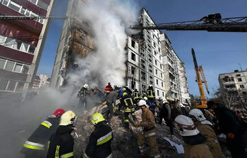 Опубліковано кадри перших хвилин після попадання в багатоповерхівку в Умані Опубліковано кадри перших хвилин після попадання в багатоповерхівку в Умані