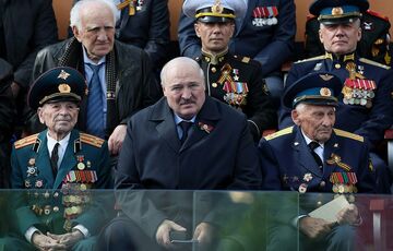 ІноЗМІ: на параді 9 травня у Москві Лукашенка могли отруїти  ІноЗМІ: на параді 9 травня у Москві Лукашенка могли отруїти