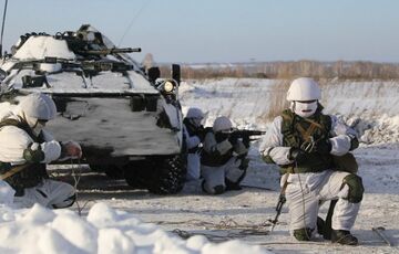 У Росії повідомили про відведення 10 тисяч військових від українського кордону У Росії повідомили про відведення 10 тисяч військових від українського кордону