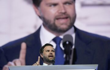 Команда Венса наказала підняти рівень води в річці Огайо, щоб віце-президент ідеально покатався на каное