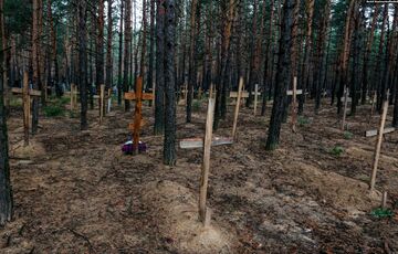 В Ізюмі знайшли масове поховання з понад 440 могилами та катівню: фото та відео В Ізюмі знайшли масове поховання з понад 440 могилами та катівню: фото та відео