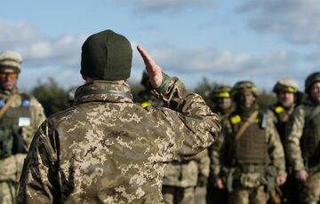 В Украине продолжили военное положение и мобилизацию В Украине продолжили военное положение и мобилизацию