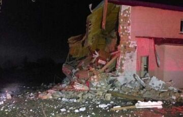 Через нічну атаку в Київській області пошкоджено електромережі та будинки