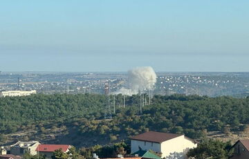 В Севастополе снова взрывы: над городом виднеется дым