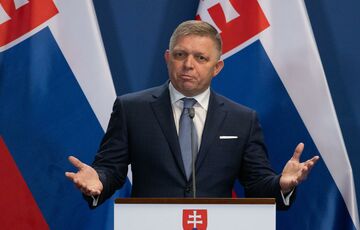 Премьер-министр Словакии Роберт Фицо ранен в ходе стрельбы