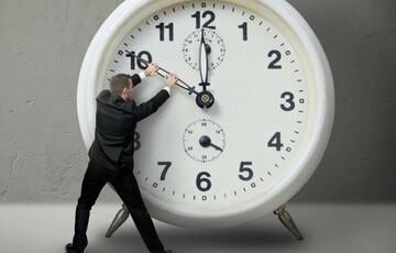 Рада не скасувала сезонне переведення годинників, законопроект повинні доопрацювати