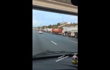 Россияне вывозят топливо с Московского НПЗ в Капотне после атаки дронов Россияне вывозят топливо с Московского НПЗ в Капотне после атаки дронов