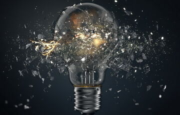 В здании, где заседает Комитет ВР по вопросам энергетики, за неуплату отключили свет