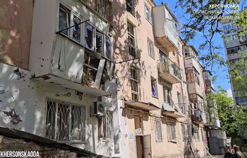 Россияне обстреляли Корабельный район Херсона: ранены 4 человека