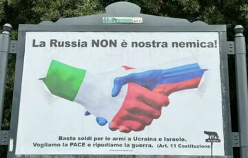В Італії масово розклеюють плакати ”Росія нам не ворог”