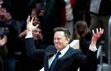 В Канаде хотят лишить гражданства Илона Маска