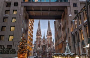 У Києві внаслідок ракетної атаки постраждав костел Святого Миколая: фото