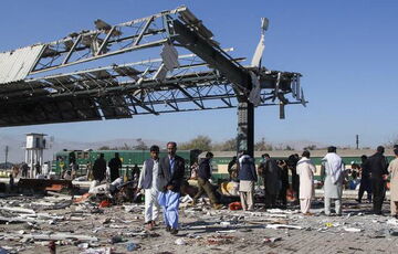 В Пакистане произошел теракт на вокзале: 26 человек погибли В Пакистане произошел теракт на вокзале: 26 человек погибли