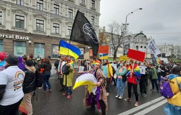 ”Будь собою - ми з тобою”: в Києві сьогодні відбувся Марш рівності, не обійшлося без сутичок ”Будь собою - ми з тобою”: в Києві сьогодні відбувся Марш рівності, не обійшлося без сутичок