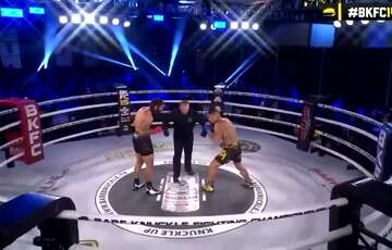 Нокаут с первого удара: в США турнирный бой завершился на 3-й секунде, - ВИДЕО Нокаут с первого удара: в США турнирный бой завершился на 3-й секунде, - ВИДЕО