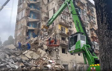 З-під завалів дев'ятиповерхівки у Солом'янському районі Києва деблокували тіло людини: кадри