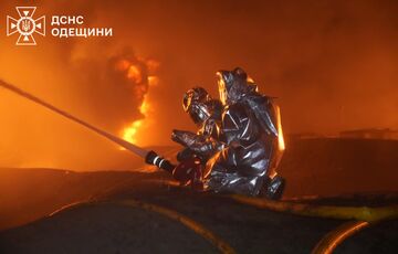 Россияне массированно ударили по Одессе: горят резервуары с горючим Россияне массированно ударили по Одессе: горят резервуары с горючим