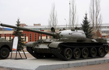 Устаревшие танки Т-62 перебросили в Мелитополь, а в Кирилловке оккупанты захватывают базы отдыха Устаревшие танки Т-62 перебросили в Мелитополь, а в Кирилловке оккупанты захватывают базы отдыха