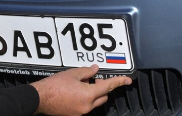 Латвія готується до конфіскації авто з російськими номерами, щоб передати їх Україні