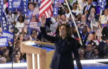 Камала Харріс випереджає Трампа у ключових штатах