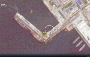 З'явився супутниковий знімок причалу, біля якого був атакований російський підводний човен