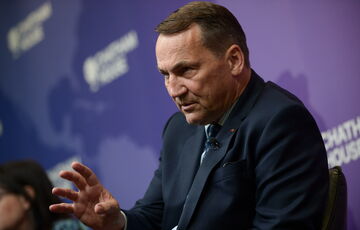 Сікорський закликає дозволити Україні атакувати російські військові аеродроми Сікорський закликає дозволити Україні атакувати російські військові аеродроми