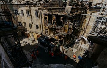 В Одессе российским обстрелом повреждены старейшая больница и древнейший украинский вуз: фото