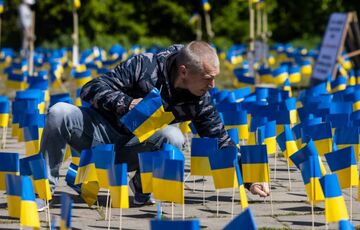 Смертность в Украине почти в три раза превышает рождаемость: инфографика