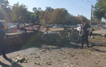 Теракт в Дніпрі: двоє людей загинули через вибух автомобіля Теракт в Дніпрі: двоє людей загинули через вибух автомобіля