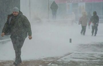 Ожеледиця, мокрий сніг та сильний вітер: завтра Україну накриє негода