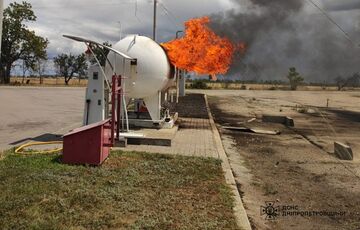 Россияне ударили по заправке в Никополе