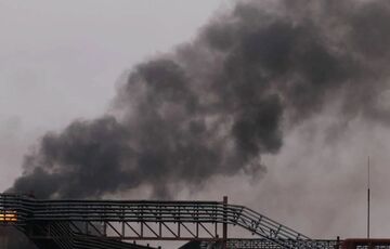 У Росії заявили про контрольоване вигоряння нафтобази в Енгельсі У Росії заявили про контрольоване вигоряння нафтобази в Енгельсі