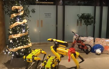 Работы Boston Dynamics украсили елку на новогоднем видео: не обошлось без смешных сюрпризов