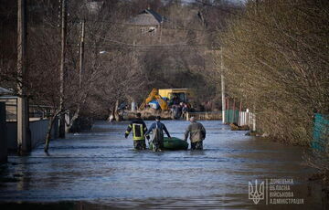 Из-за прорыва дамбы в Краматорске эвакуированы десятки человек: фото