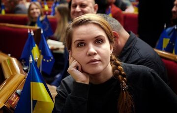 Безуглая заявила, что выходит из фракции ”Слуга народа” Безуглая заявила, что выходит из фракции ”Слуга народа”