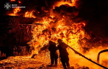 Після російського обстрілу в Чугуєві виникла масштабна пожежа, постраждали 11 людей