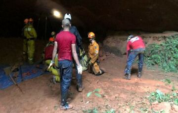 В Бразилии обрушилась пещера, похоронив под обломками несколько человек В Бразилии обрушилась пещера, похоронив под обломками несколько человек