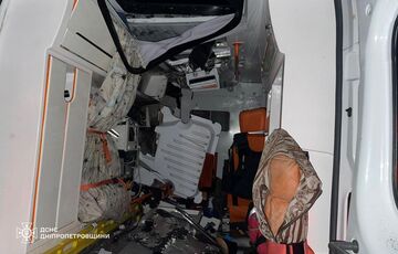 В Никополе россияне ударили по ”скорой”, которая перевозила пациента: пострадали медики