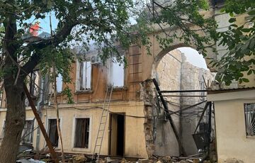 Один человек погиб, 17 пострадали в результате российского обстрела Одессы (кадры)