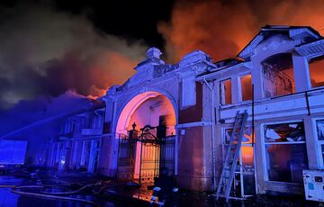 Уничтожен ”Привоз”, разрушена высотка, поврежден Приморский бульвар: кадры последствий удара по Одессе