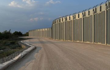 Греция хочет построить ограждение вдоль всей сухопутной границы с Турцией Греция хочет построить ограждение вдоль всей сухопутной границы с Турцией