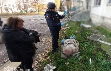 В Доброполье после российского авиаудара под завалами разрушенной пятиэтажки оказался мужчина