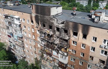 На территории предприятия в Харькове, которое обстреляли россияне, могут быть заблокированными 6 работников