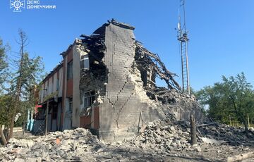 Російські військові вдарили по пожежній частині в Торецьку