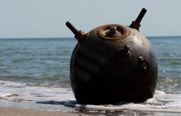 В Черном море может быть больше 400 мин, а также взрывчатка, которую смыло с Каховской ГЭС