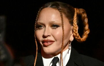 Мадонна виписана з лікарні, але прикута до ліжка