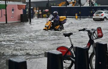 Настоящий потоп: последствия сильных ливней в Лондоне
