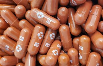 Украина получила крупную партию лекарства от ковида ”Монлупиравир”