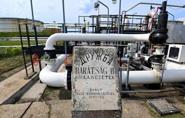 Подоляк опроверг свои же слова о прекращении транзита российской нефти