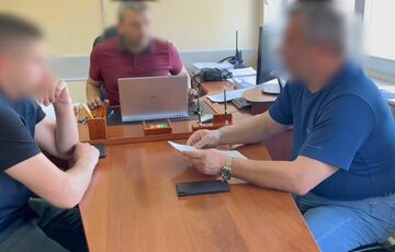 Колишній мер Южноукраїнська побив заступницю під час розподілу гуманітарки